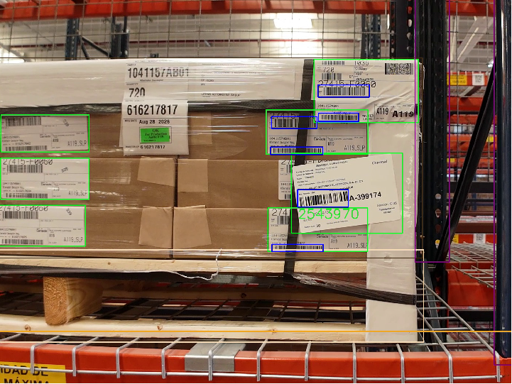 Gráfico de almacén inteligente con racks, pallets e indicadores digitales de inventario